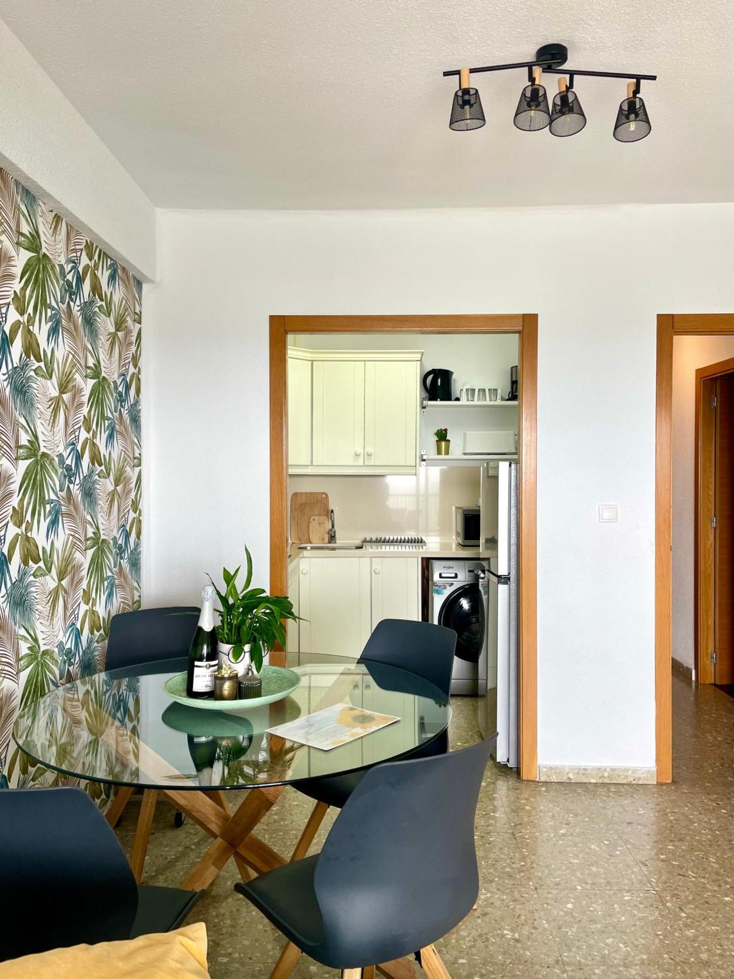 Sunflower Residence First Line By The Sea سانتا بولا المظهر الخارجي الصورة